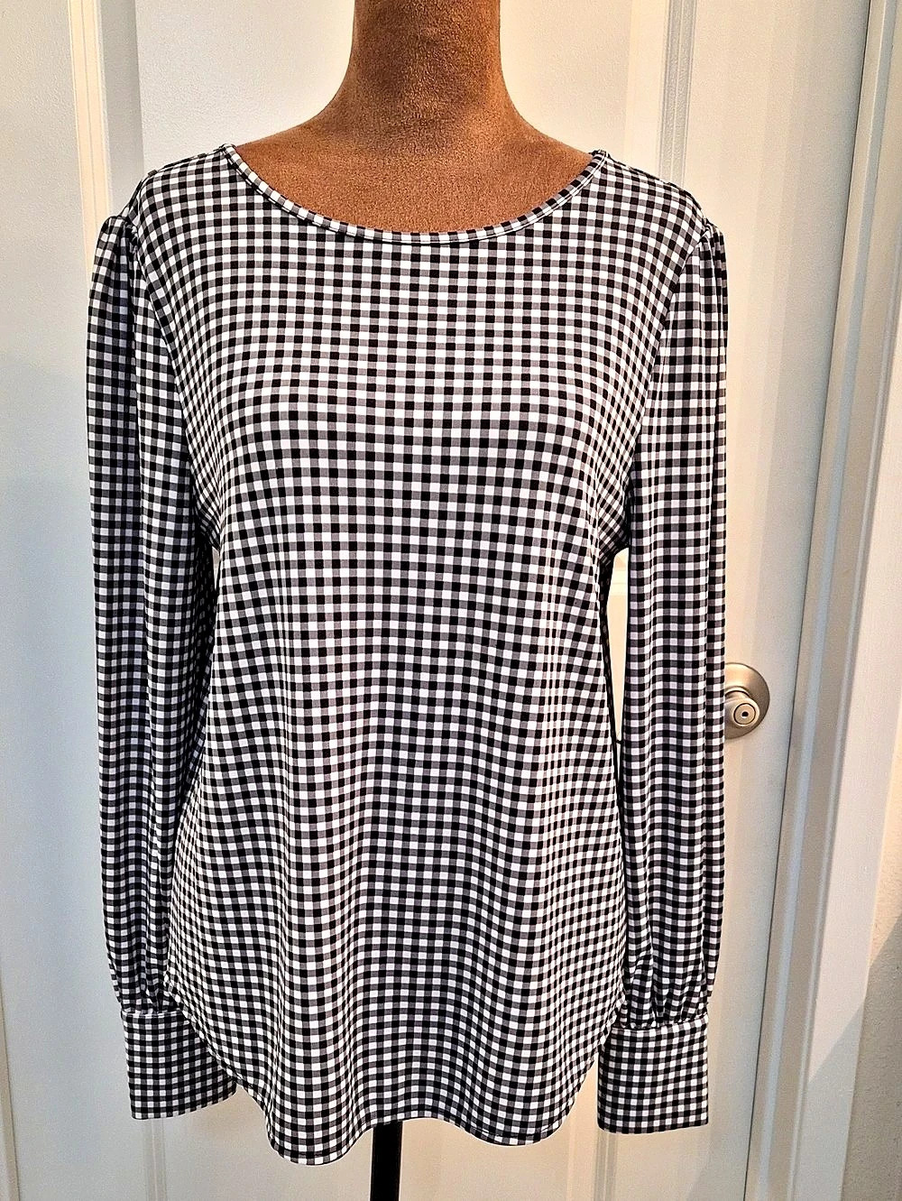 Ann Taylor Gingham Blouse in Black & White Size Small Like New